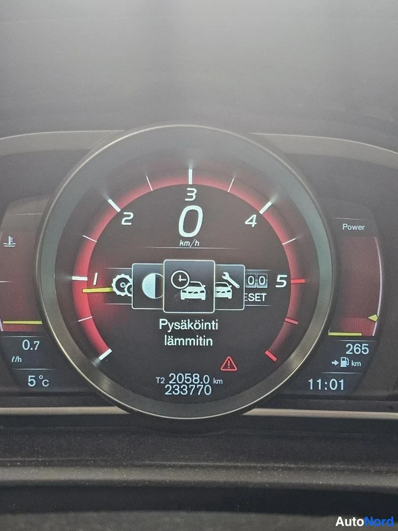 Valkoinen Volvo V40 Cross Country 2014, yksityiskohta, kuva 21