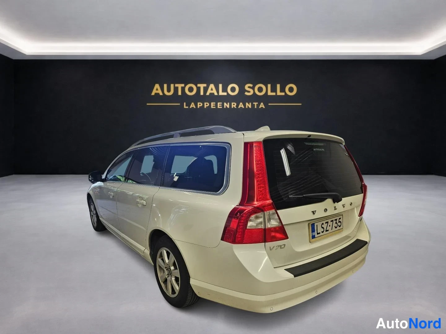 Valkoinen Volvo V70 2013, takaviisto, kuva 5