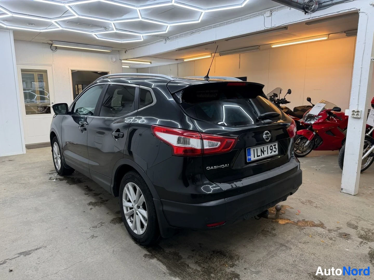 Musta Nissan Qashqai 2014, takaviisto, kuva 4