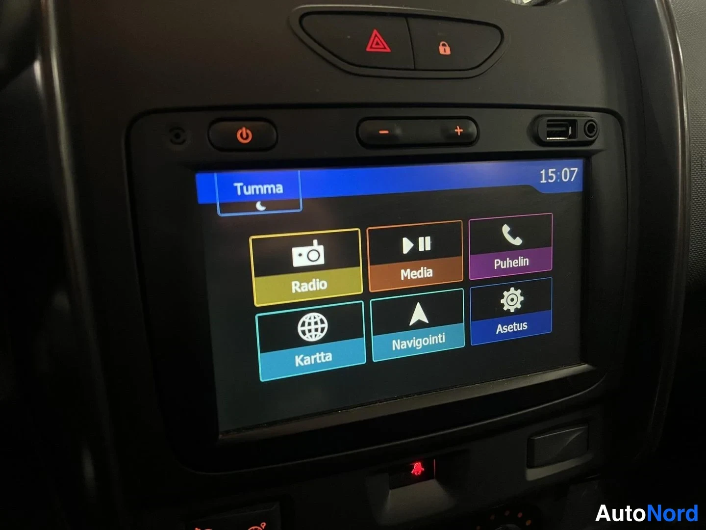 Vihreä Dacia Duster 2014, yksityiskohta, kuva 13