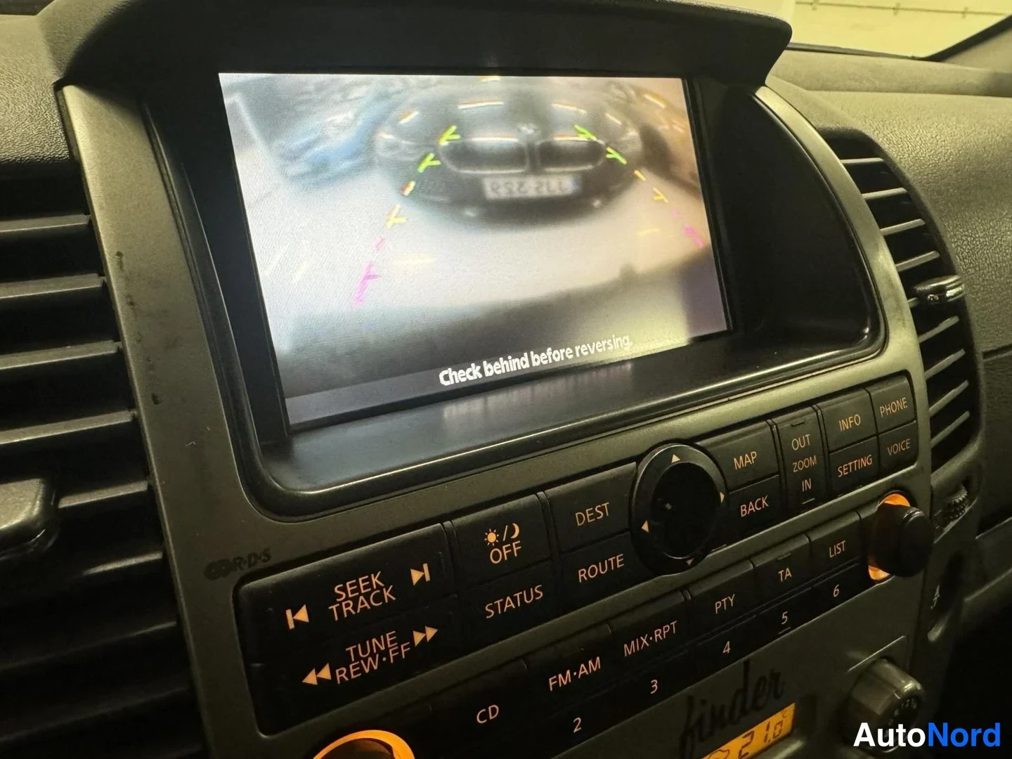 Harmaa Nissan Pathfinder 2007, yksityiskohta, kuva 12