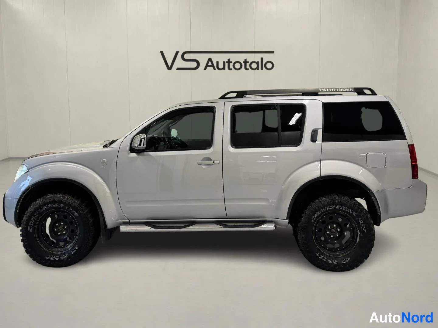 Harmaa Nissan Pathfinder 2007, sivulta, kuva 4