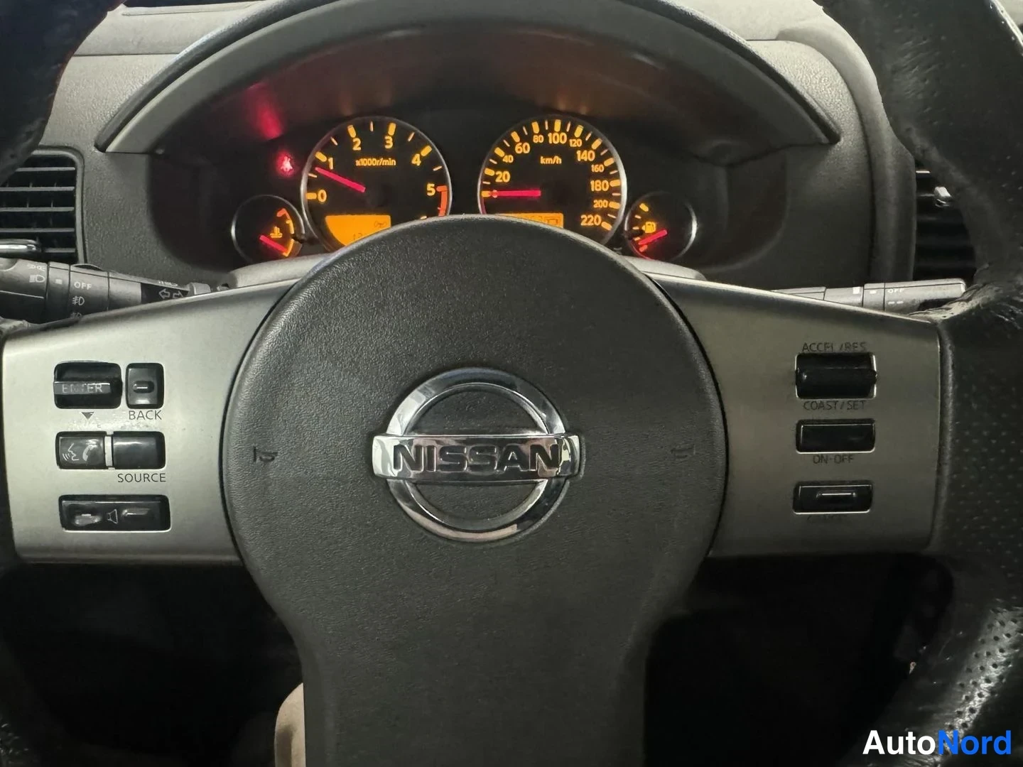 Harmaa Nissan Pathfinder 2007, yksityiskohta, kuva 11