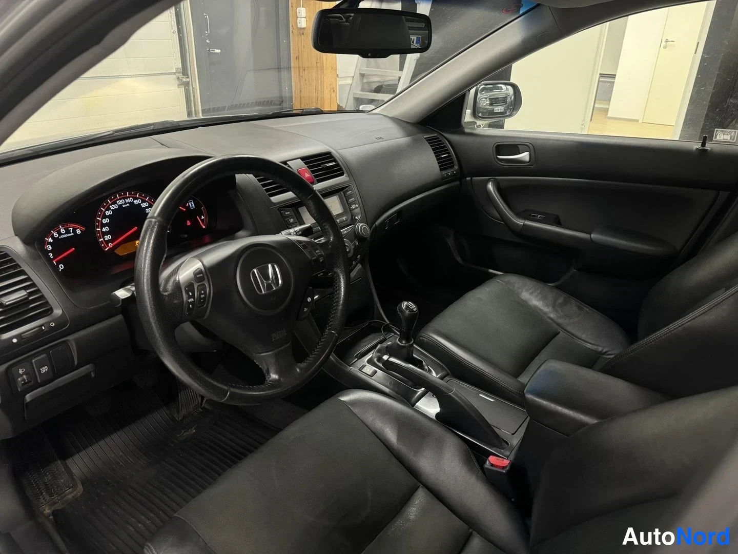 Harmaa Honda Accord Tourer 2008, ohjaamo, kuva 8