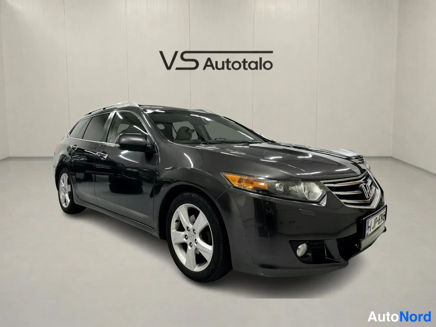 Harmaa Honda Accord Tourer 2011, etuviisto, keula vasemmalle, kuva 2