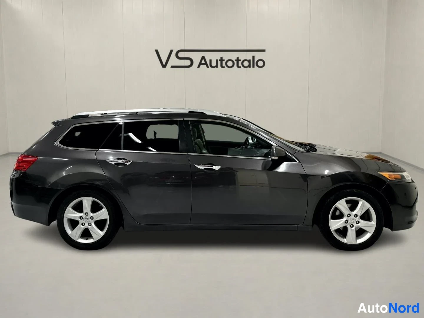 Harmaa Honda Accord Tourer 2011, etuviisto, keula oikealle, kuva 3