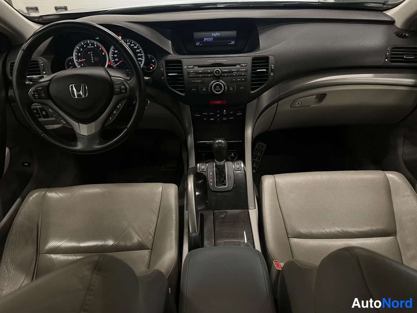 Musta Honda Accord 2008, ohjaamo, kuva 10