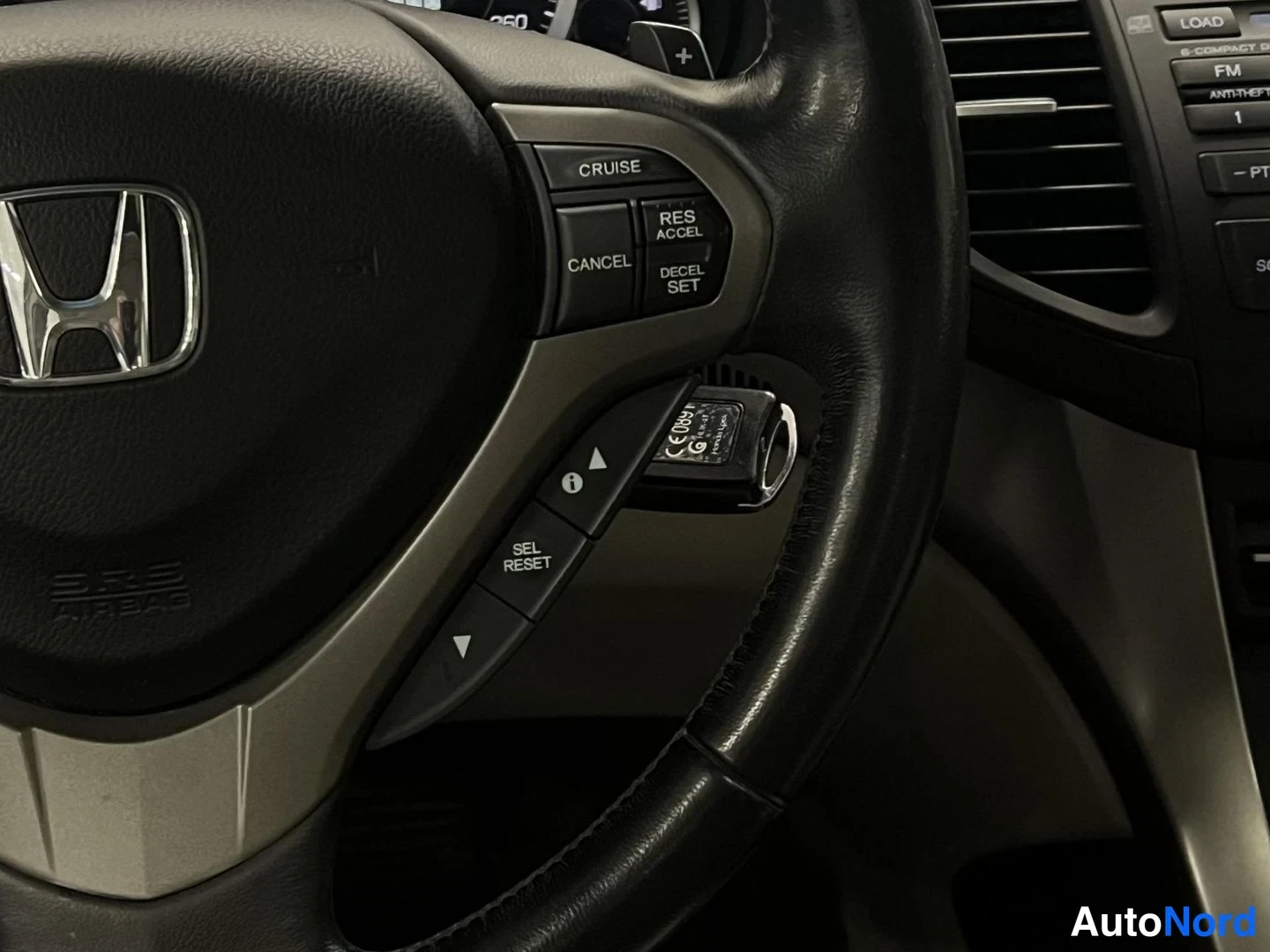 Musta Honda Accord 2008, yksityiskohta, kuva 15
