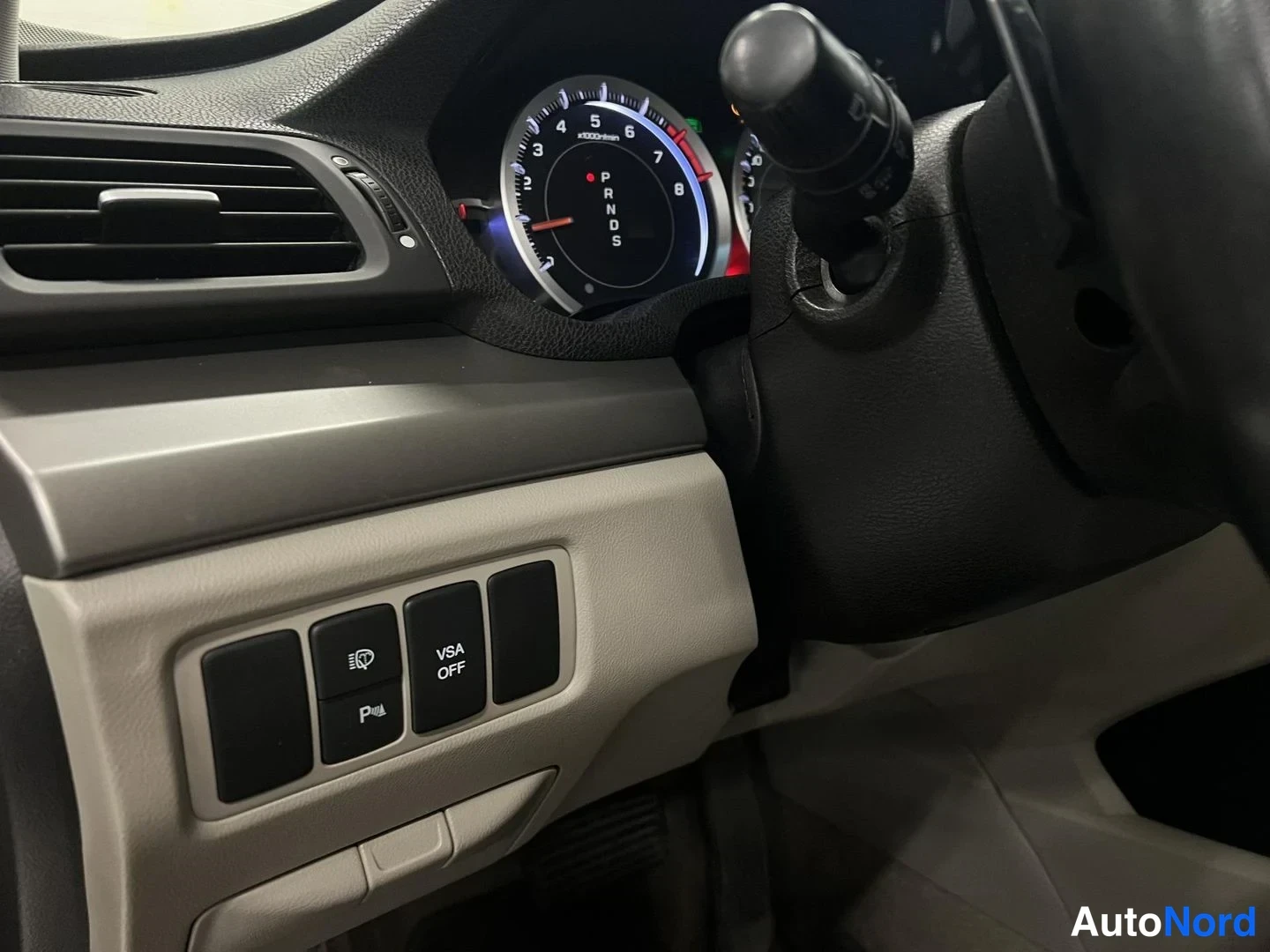 Musta Honda Accord 2008, yksityiskohta, kuva 19