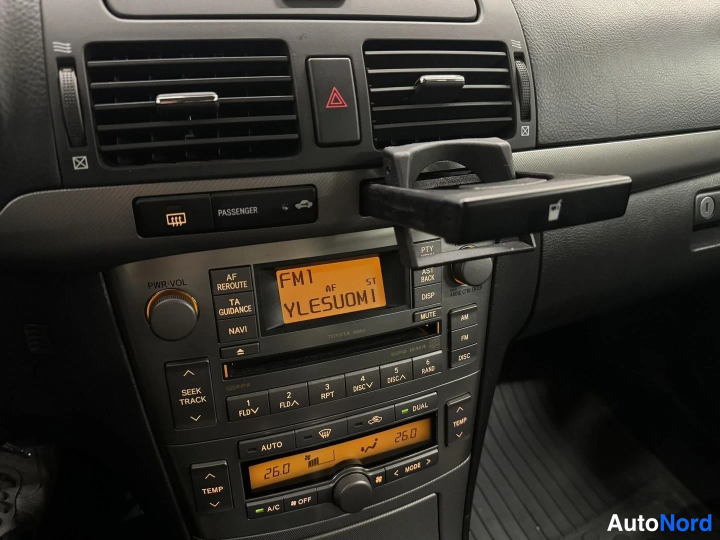 Musta Toyota Avensis 2006, yksityiskohta, kuva 14