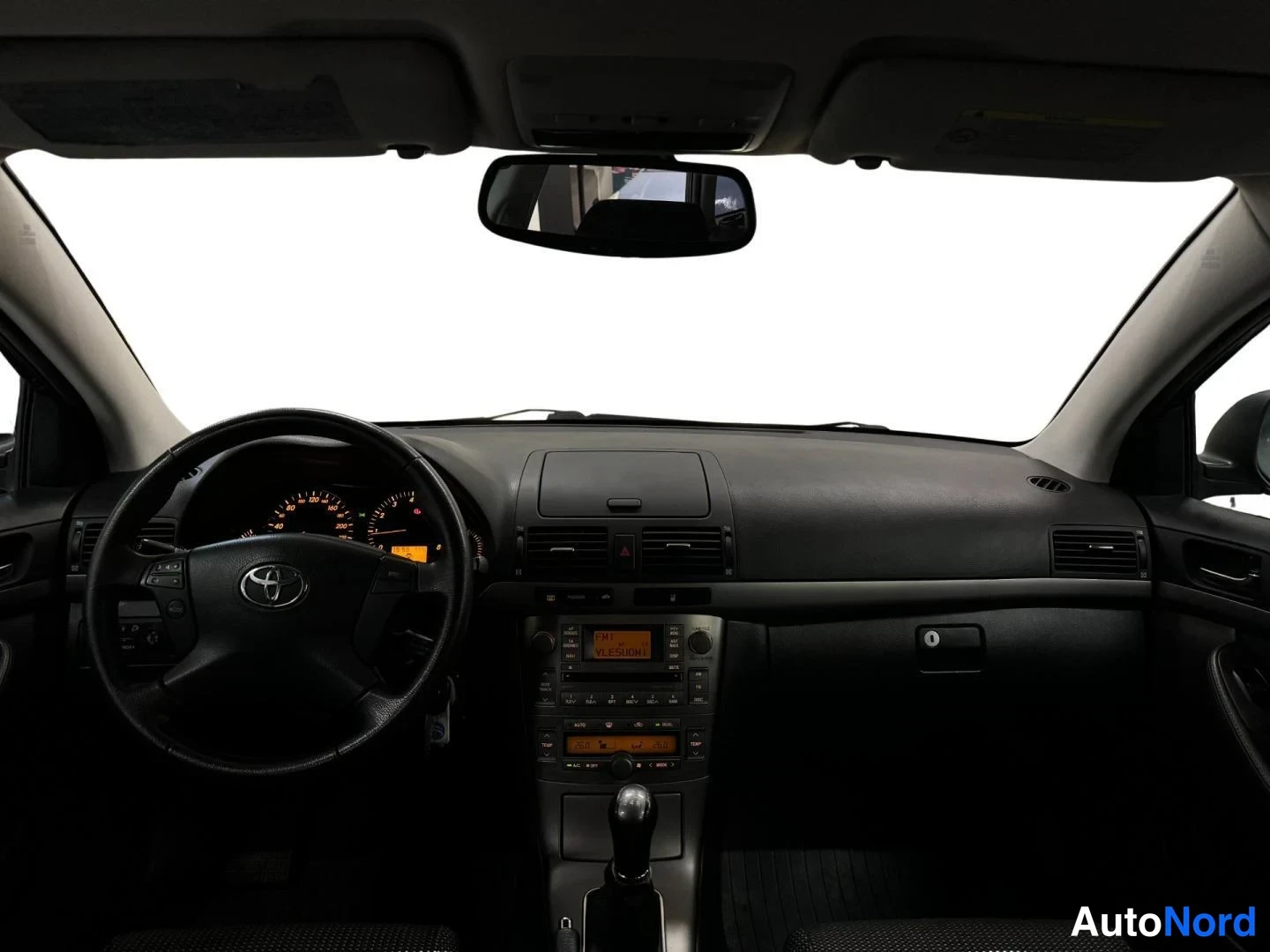 Musta Toyota Avensis 2006, ohjaamo, kuva 8