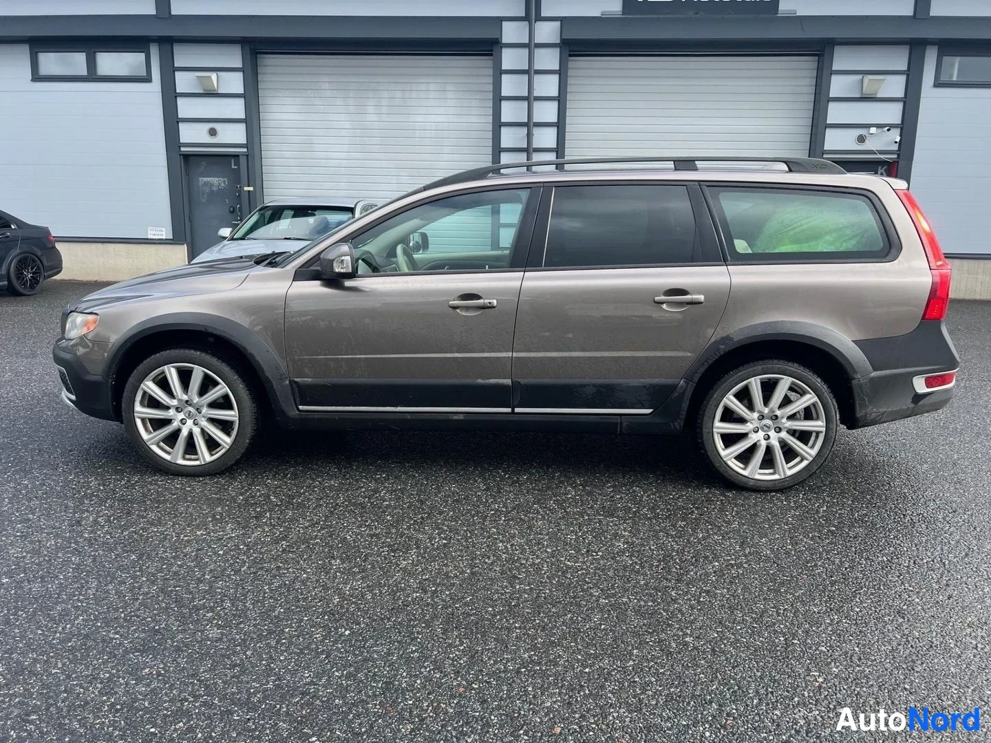 Beige Volvo XC70 2008, sivulta, kuva 3