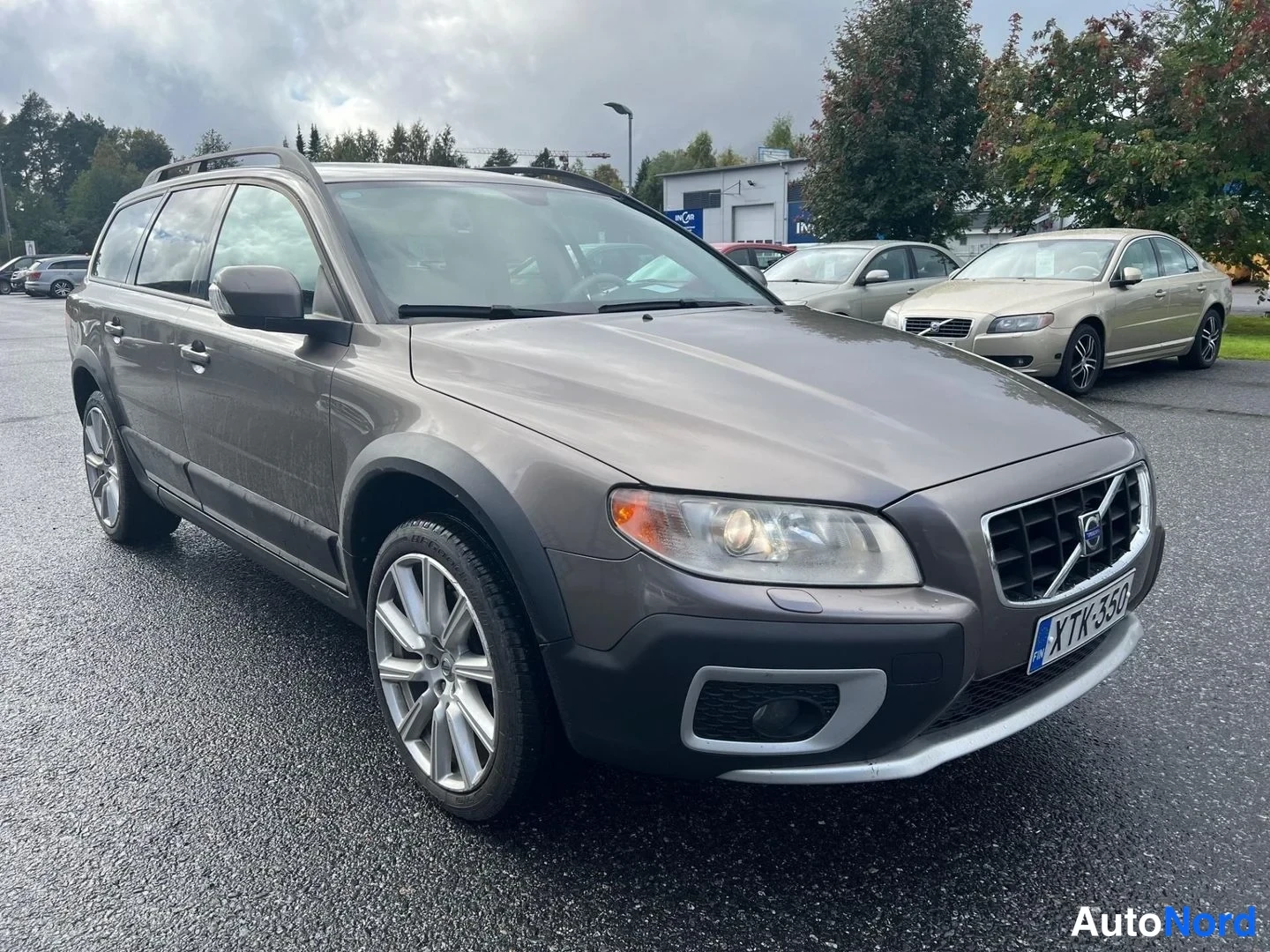 Beige Volvo XC70 2008, etuviisto, keula oikealle, kuva 2