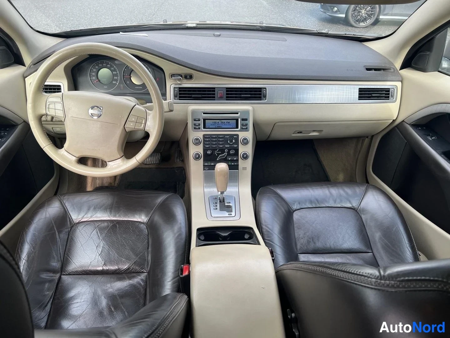 Beige Volvo XC70 2008, ohjaamo, kuva 5