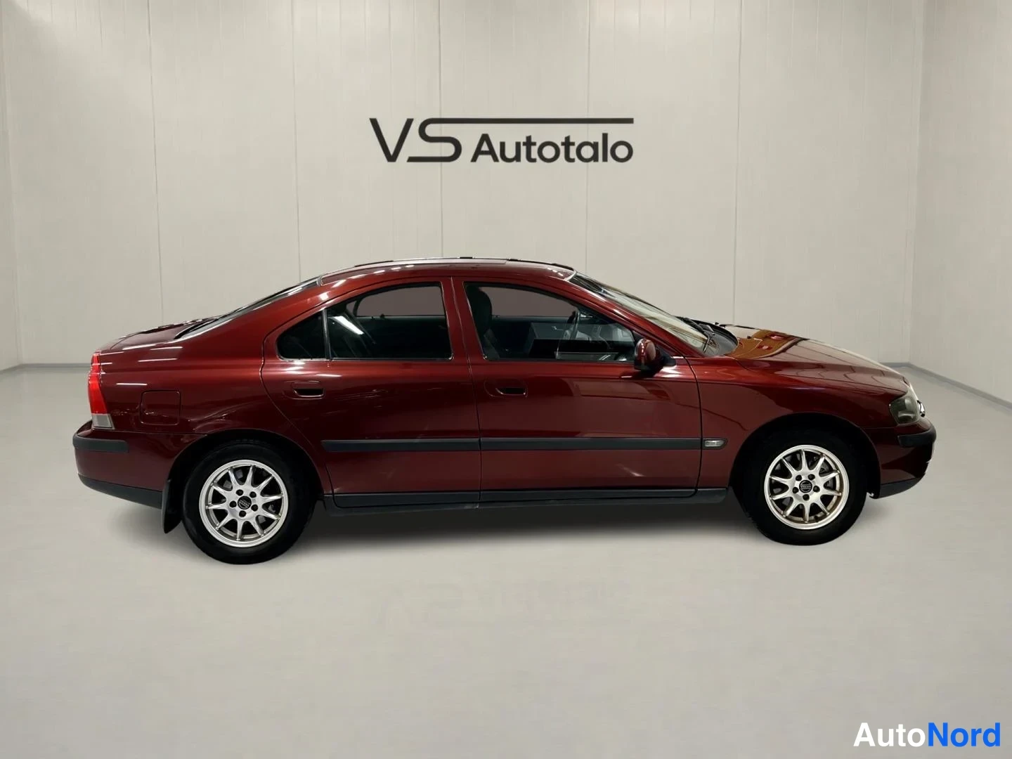 Punainen Volvo S60 2001, sivulta, kuva 5