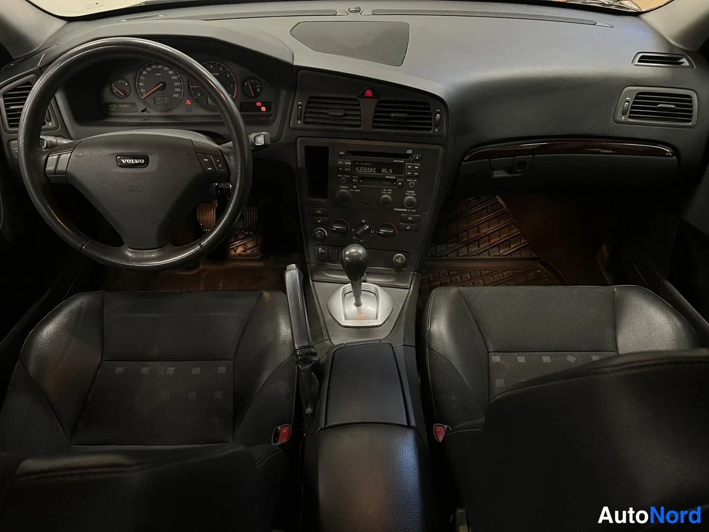 Punainen Volvo S60 2001, ohjaamo, kuva 11