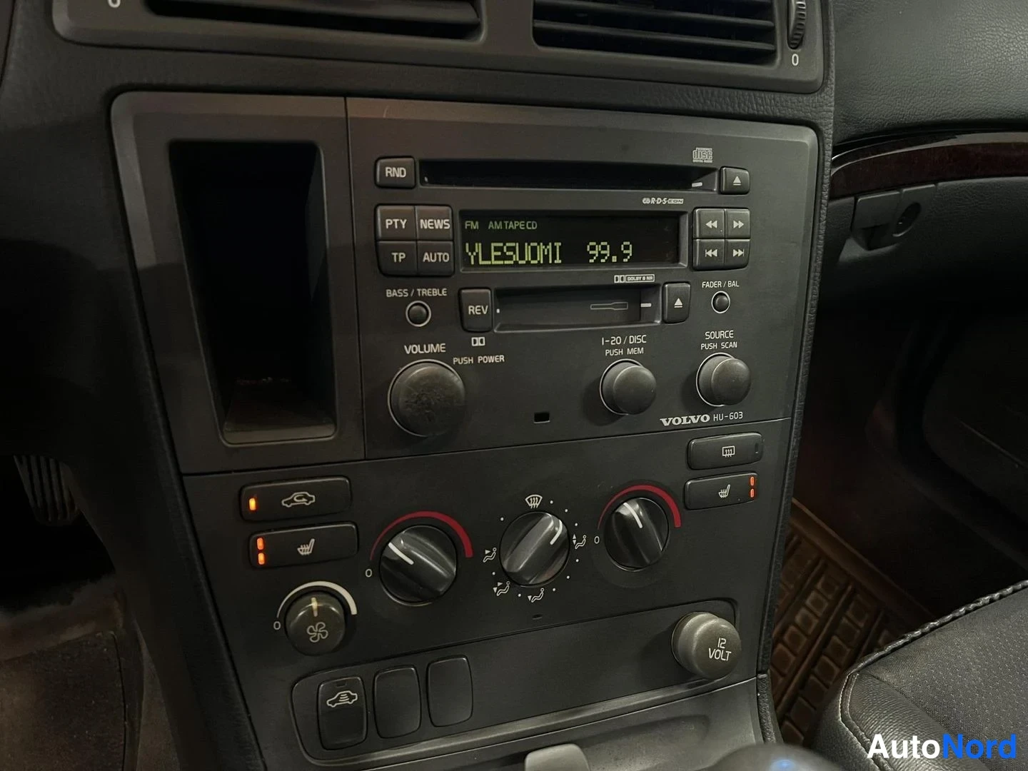 Punainen Volvo S60 2001, yksityiskohta, kuva 13