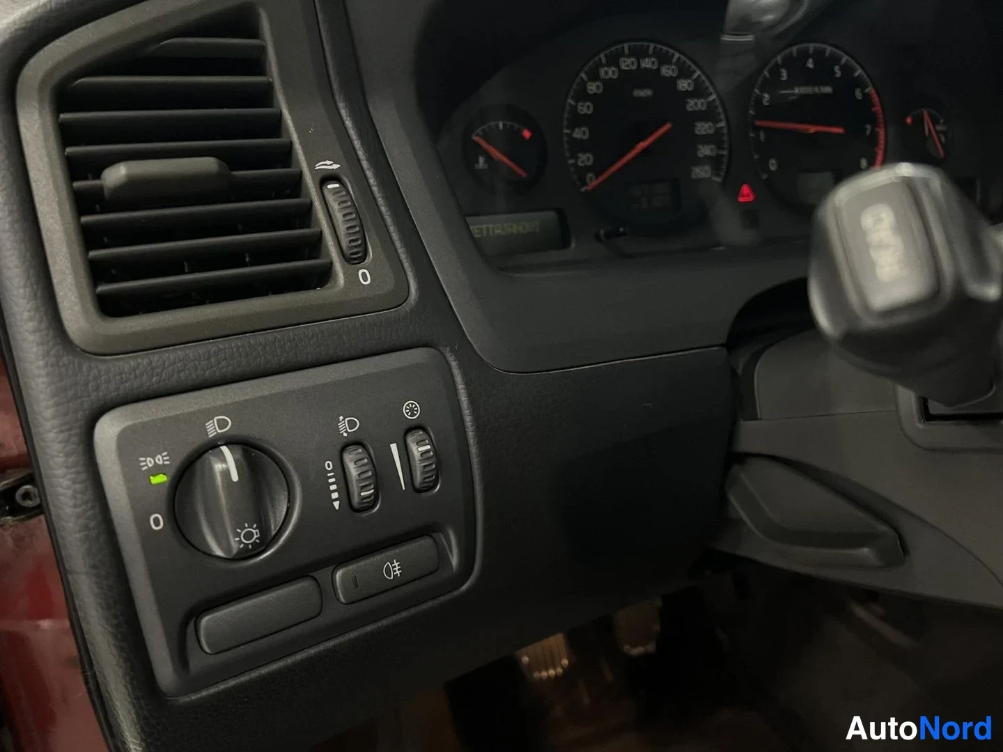 Punainen Volvo S60 2001, yksityiskohta, kuva 14