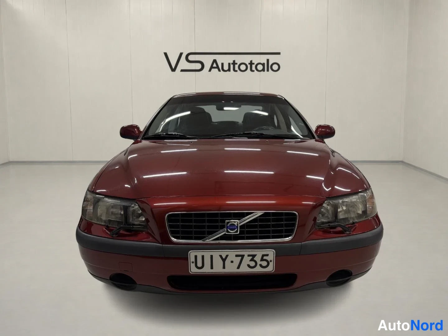 Punainen Volvo S60 2001, edestä, kuva 4
