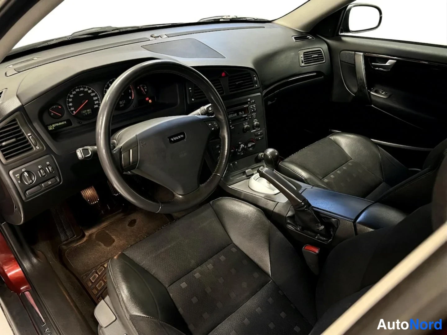 Punainen Volvo S60 2001, ohjaamo, kuva 9