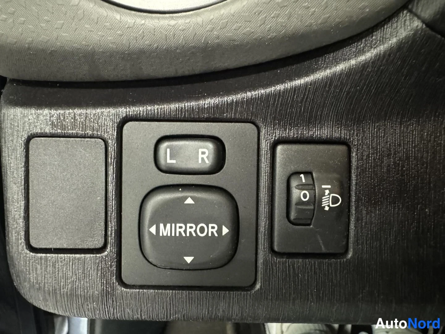 Sininen Toyota Yaris 2012, yksityiskohta, kuva 13