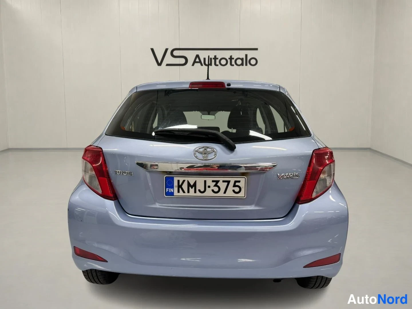 Sininen Toyota Yaris 2012, takaa, kuva 7