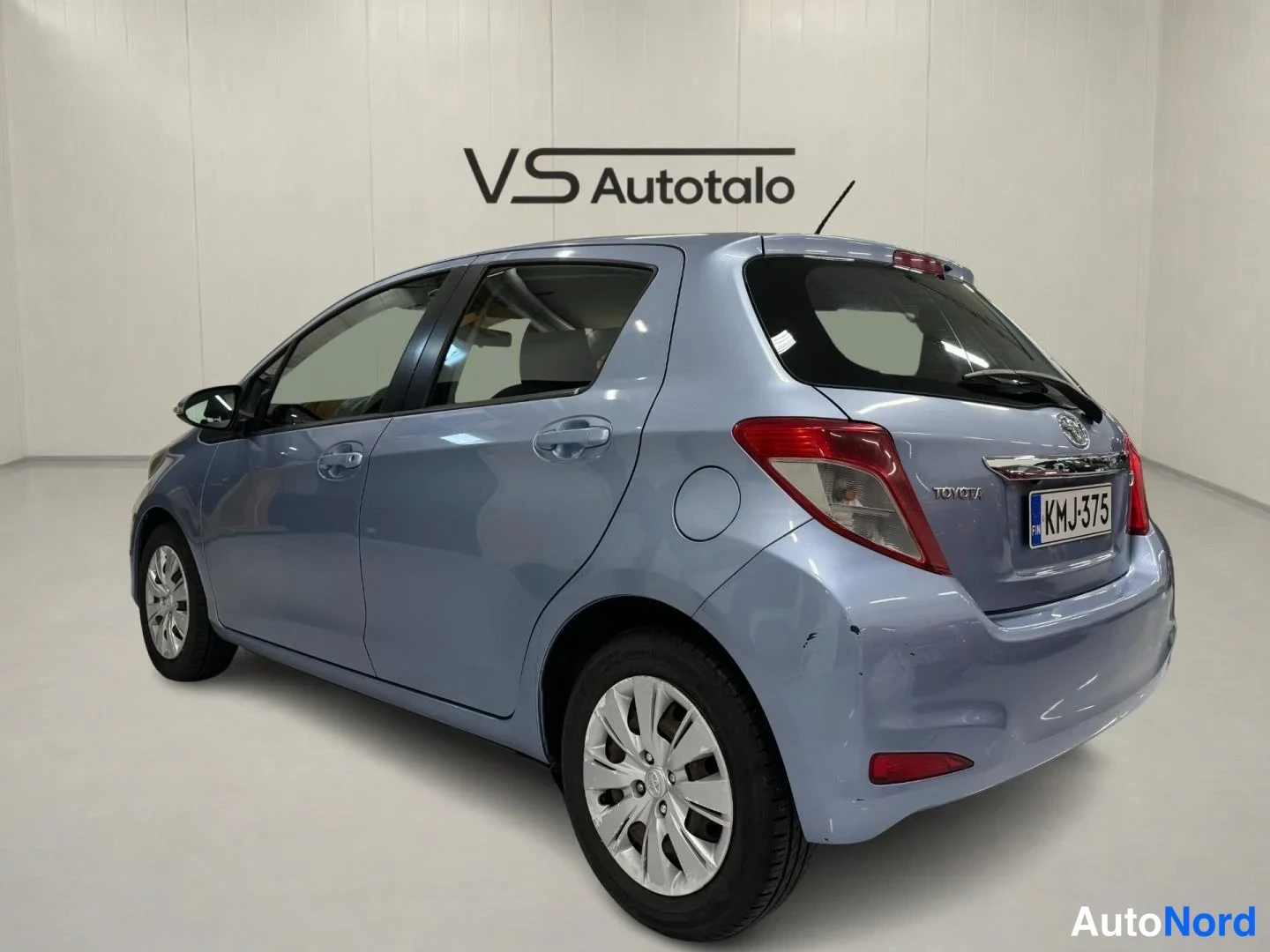 Sininen Toyota Yaris 2012, takaviisto, kuva 6