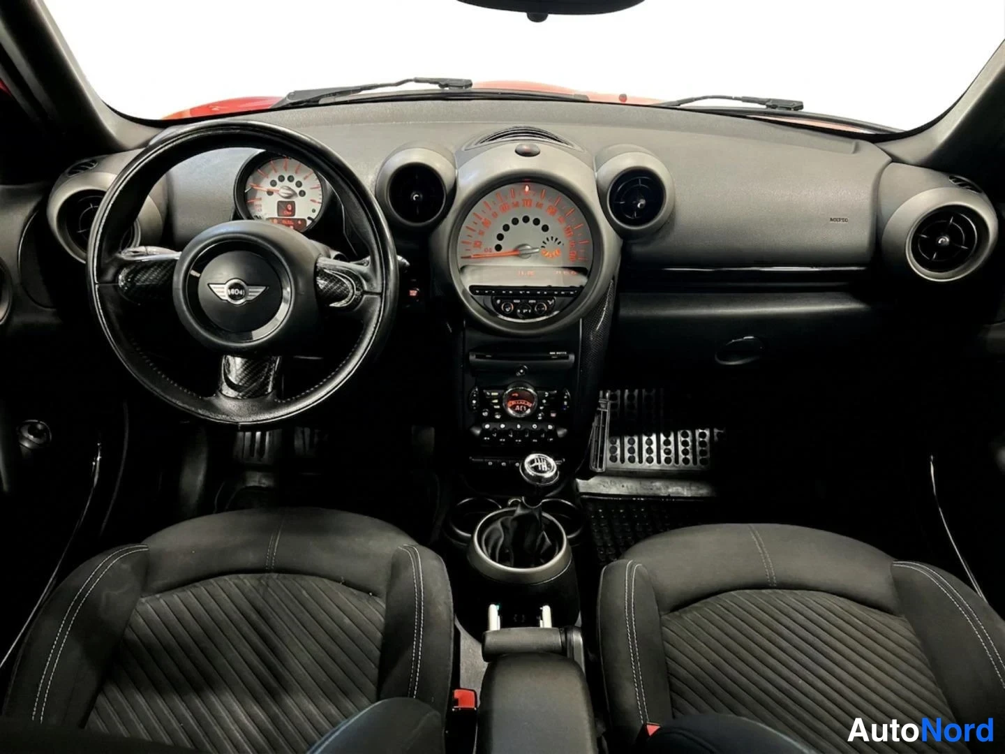 Punainen Mini Countryman 2011, ohjaamo, kuva 9