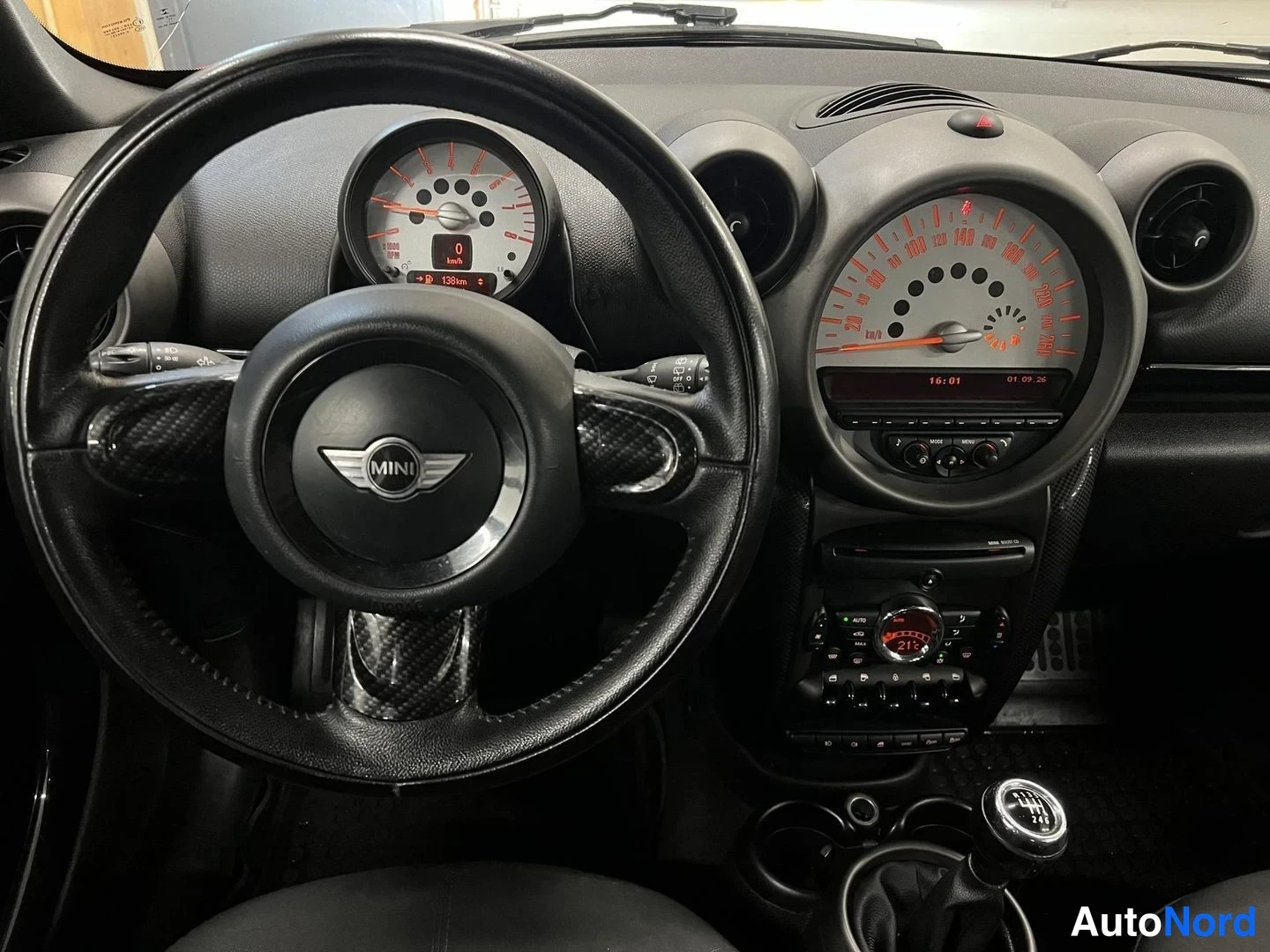 Punainen Mini Countryman 2011, yksityiskohta, kuva 13