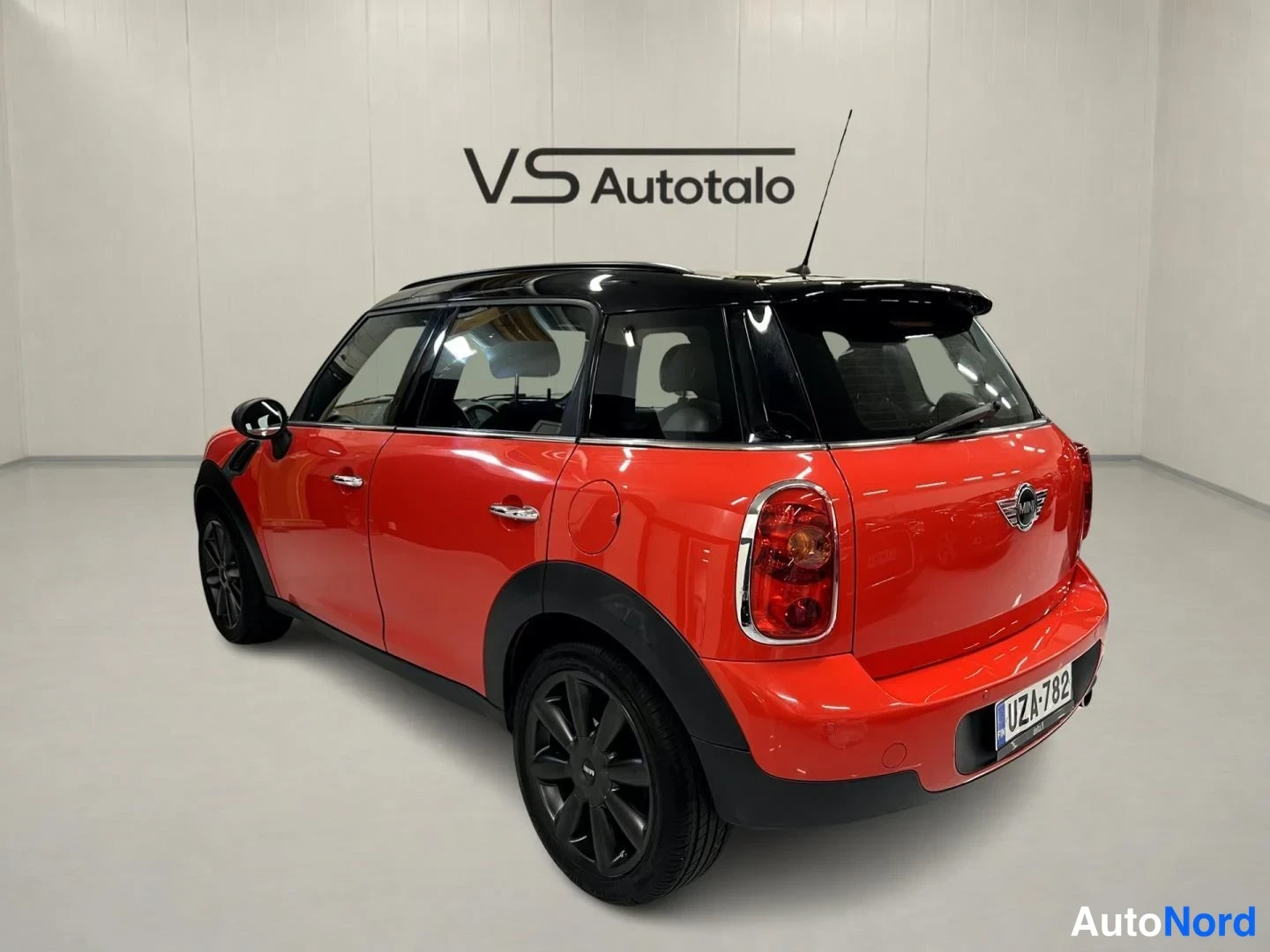 Punainen Mini Countryman 2011, takaviisto, kuva 5