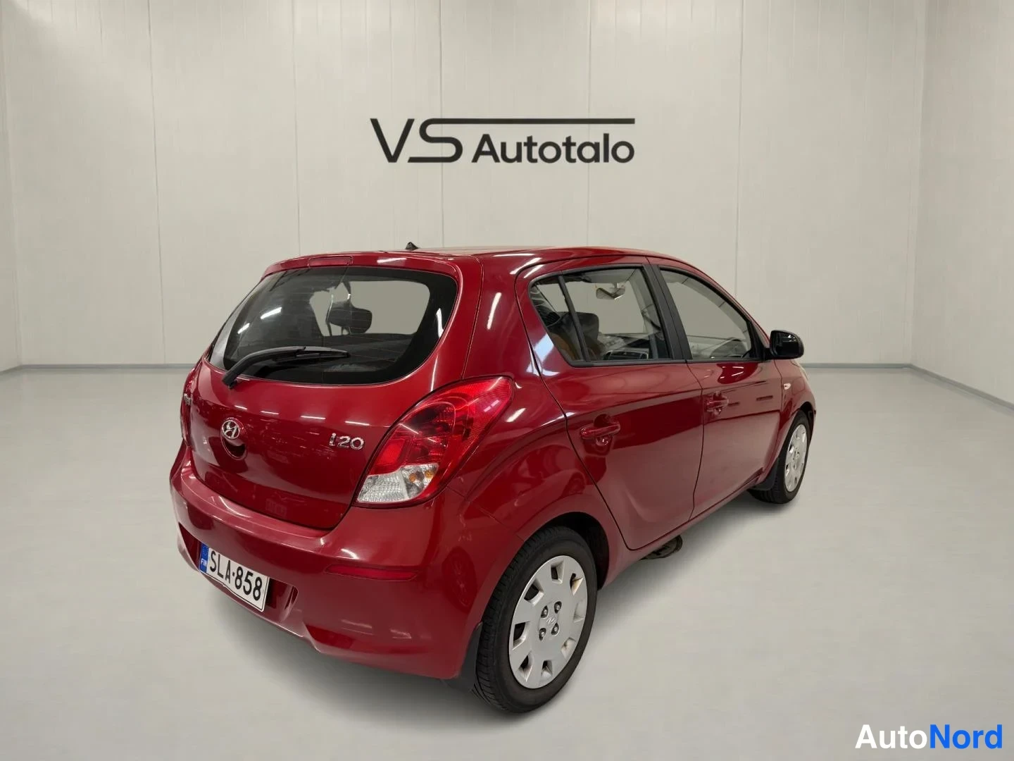 Punainen Hyundai i20 2014, takaviisto, kuva 4
