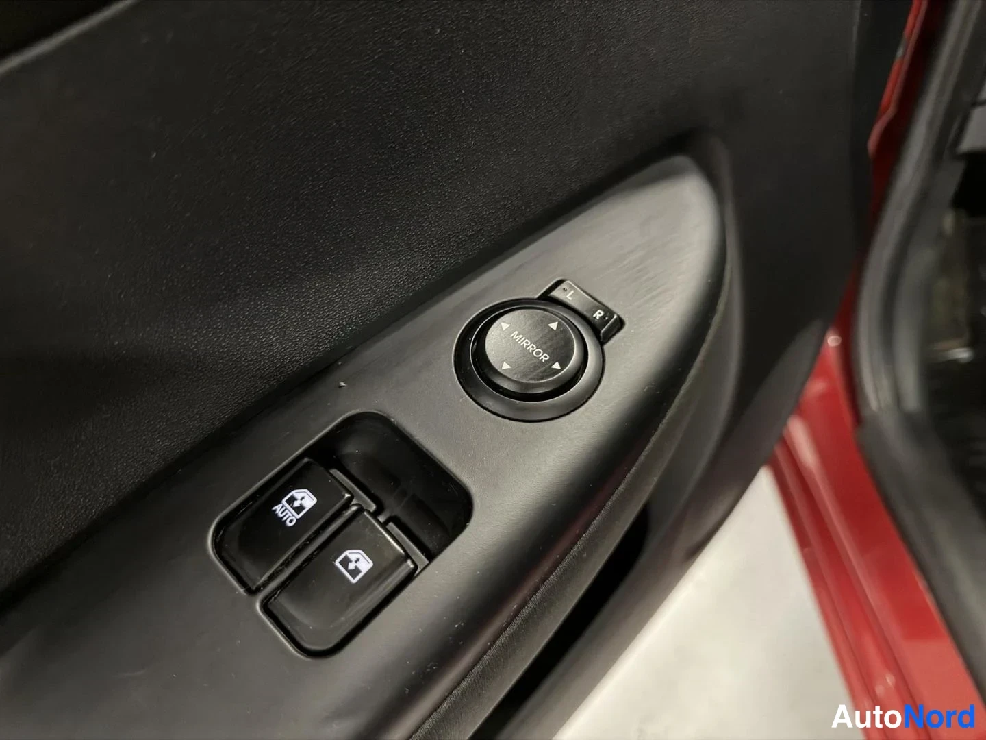 Punainen Hyundai i20 2014, yksityiskohta, kuva 13