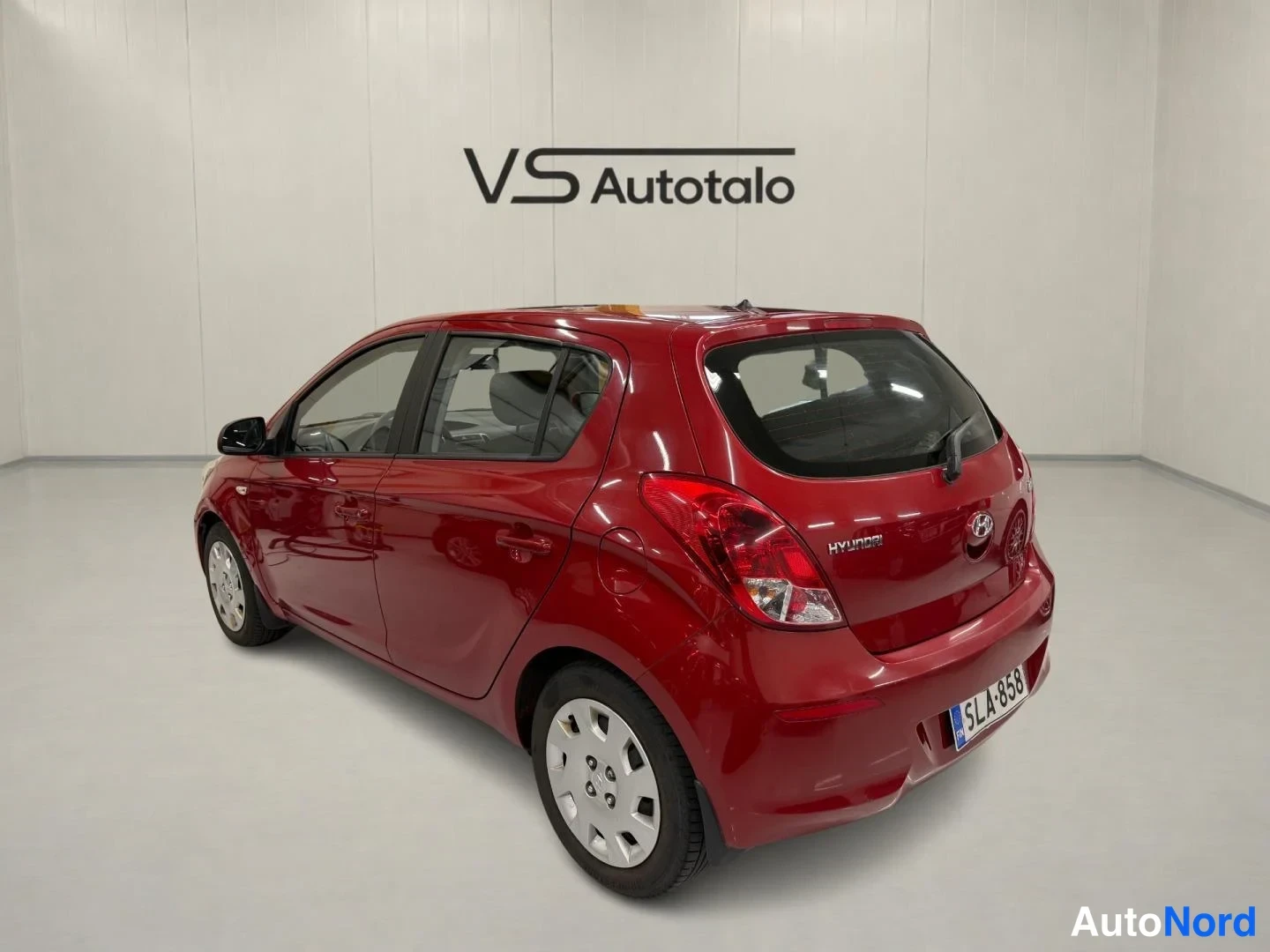 Punainen Hyundai i20 2014, takaviisto, kuva 5