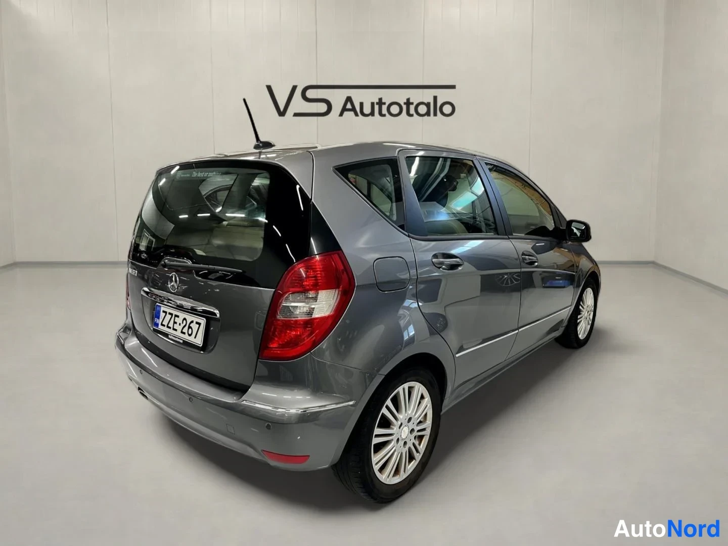 Harmaa Mercedes-Benz A 160 2011, takaviisto, kuva 5
