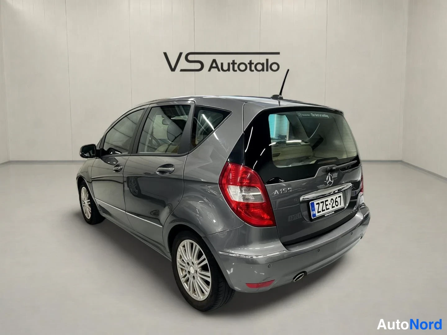 Harmaa Mercedes-Benz A 160 2011, takaviisto, kuva 6