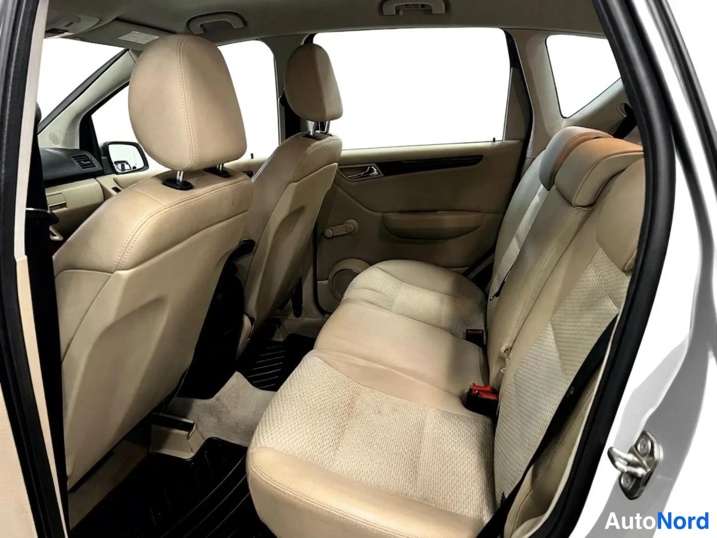 Harmaa Mercedes-Benz A 160 2011, takaistuimet, kuva 10