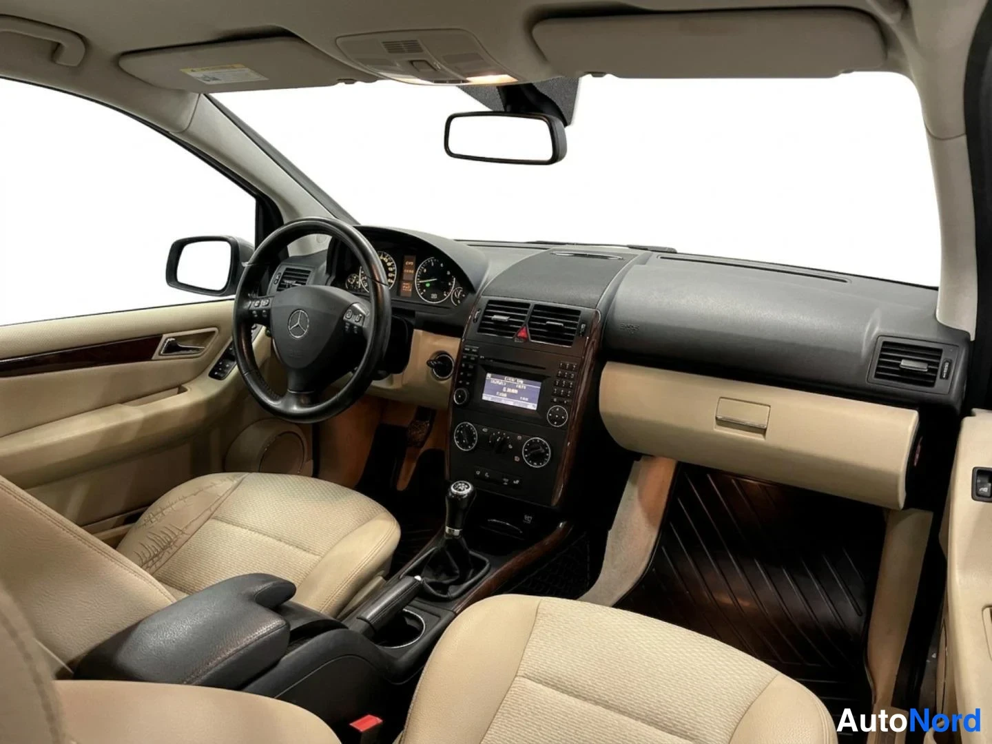 Harmaa Mercedes-Benz A 160 2011, ohjaamo, kuva 9