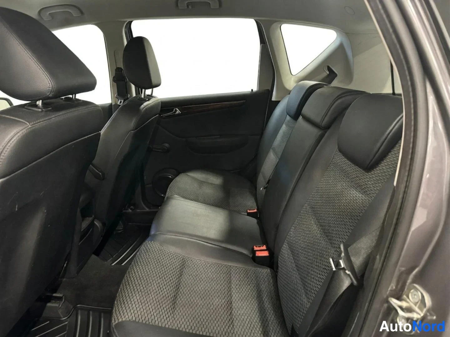 Harmaa Mercedes-Benz A 160 2010, takaistuimet, kuva 11