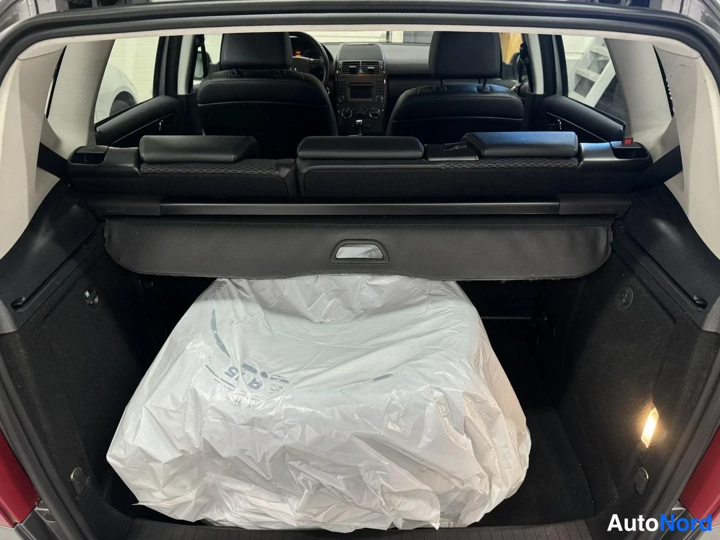 Harmaa Mercedes-Benz A 160 2010, tavaratila, kuva 12