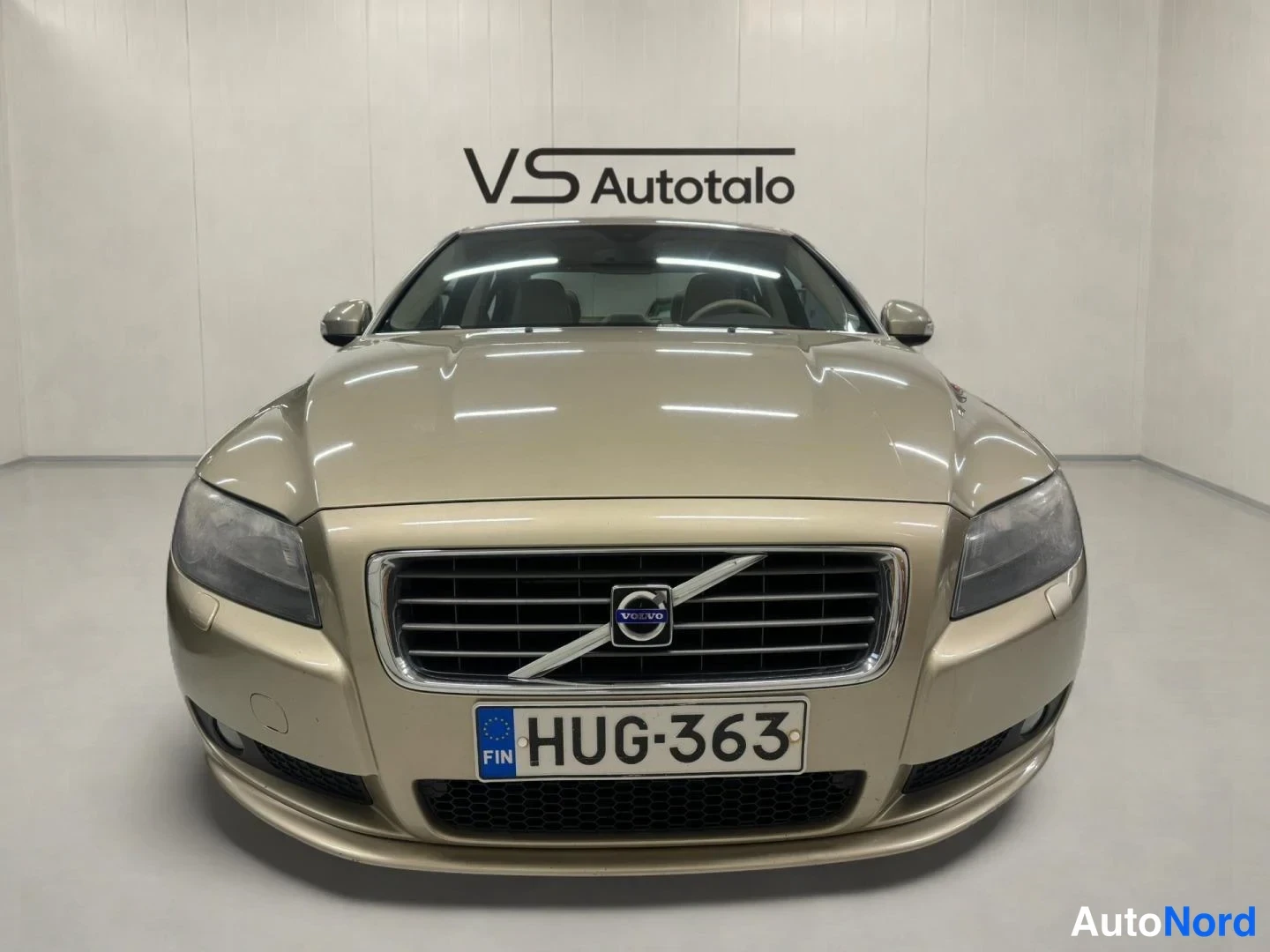 Keltainen Volvo S80 2007, edestä, kuva 3