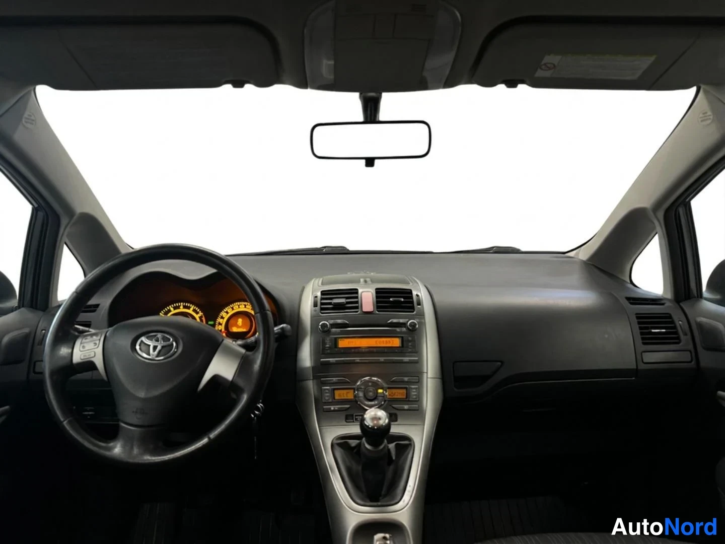 Harmaa Toyota Auris 2007, ohjaamo, kuva 10