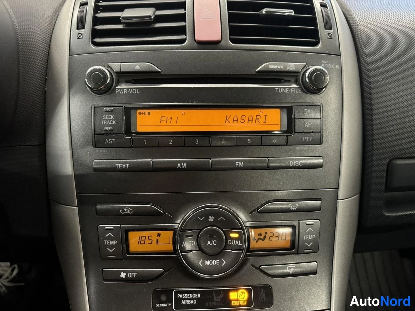 Harmaa Toyota Auris 2007, yksityiskohta, kuva 12