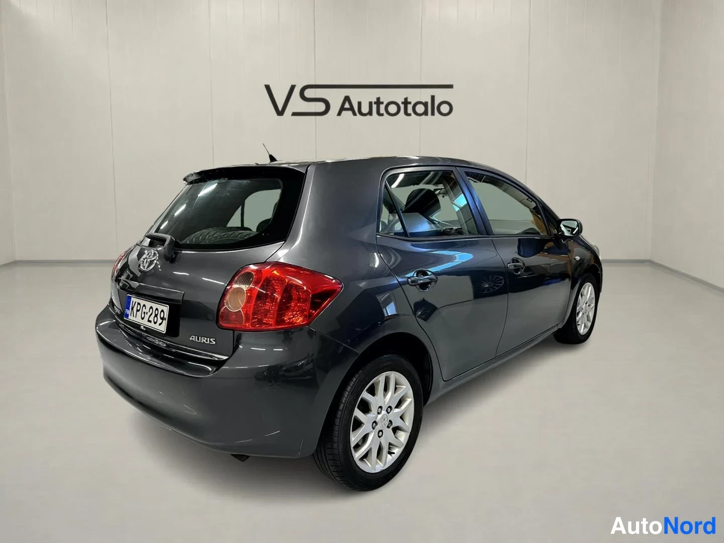 Harmaa Toyota Auris 2007, takaviisto, kuva 5