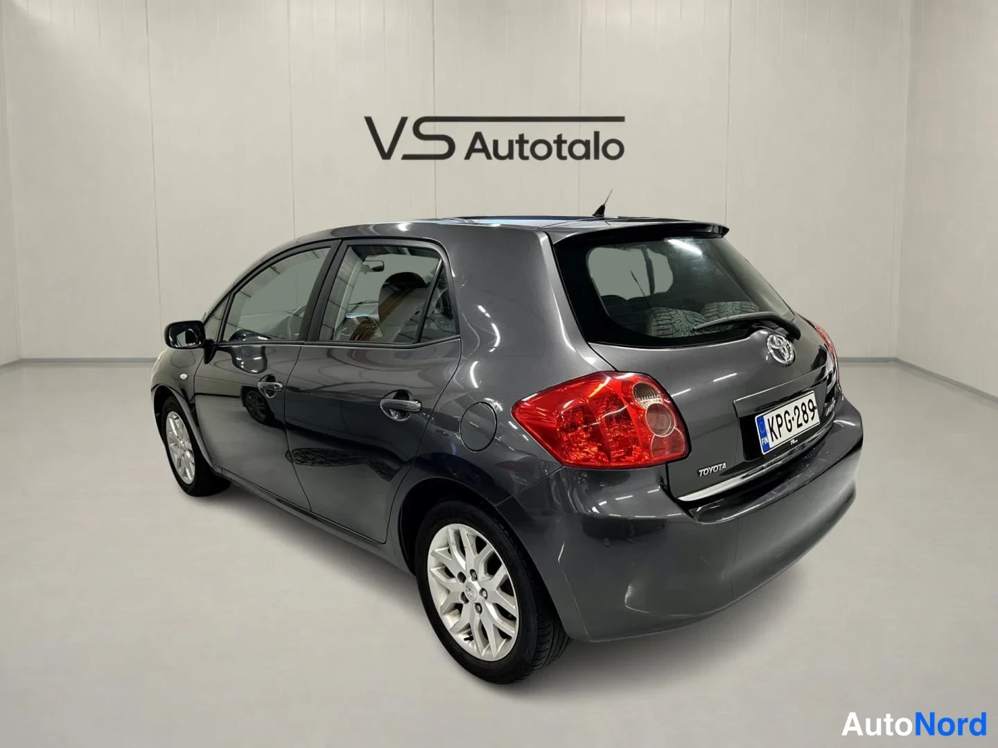 Harmaa Toyota Auris 2007, takaviisto, kuva 6