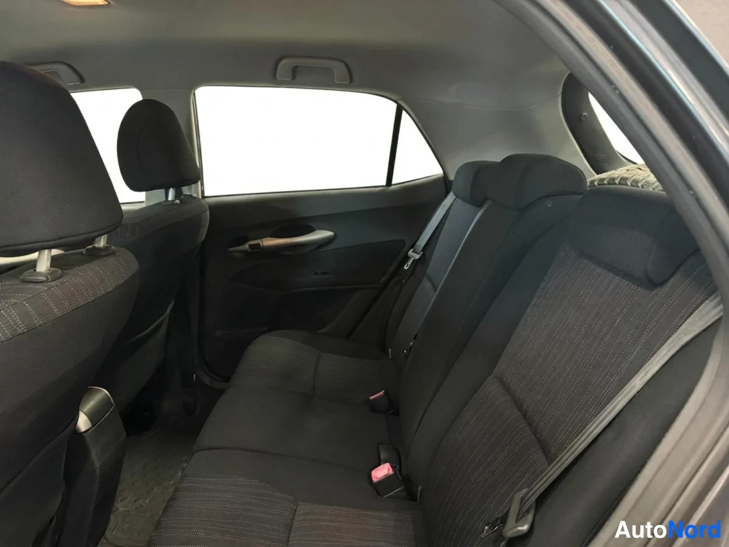 Harmaa Toyota Auris 2007, takaistuimet, kuva 11