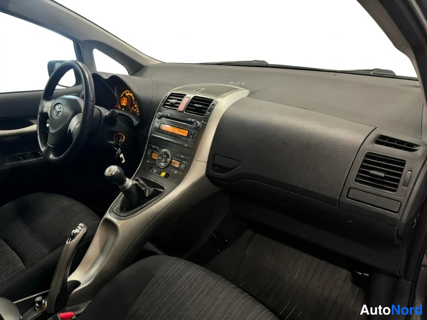 Harmaa Toyota Auris 2007, ohjaamo, kuva 9