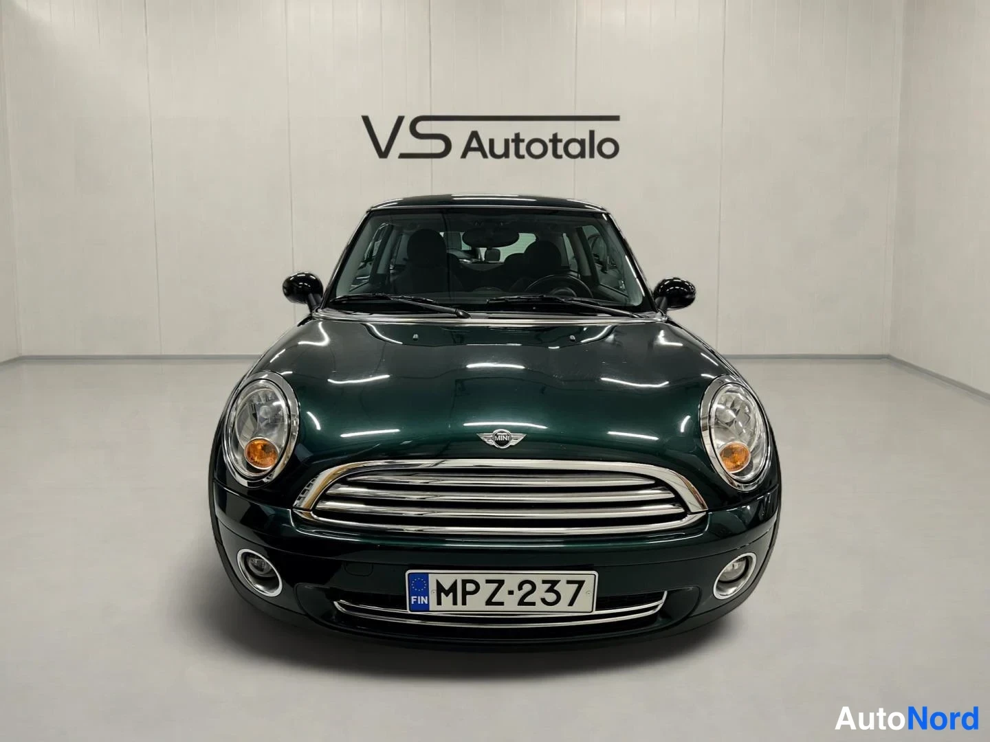 Vihreä Mini One 2007, edestä, kuva 4