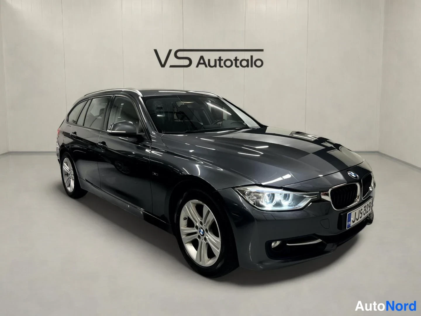 Harmaa BMW 320i xDrive 2015, etuviisto, keula oikealle, kuva 2
