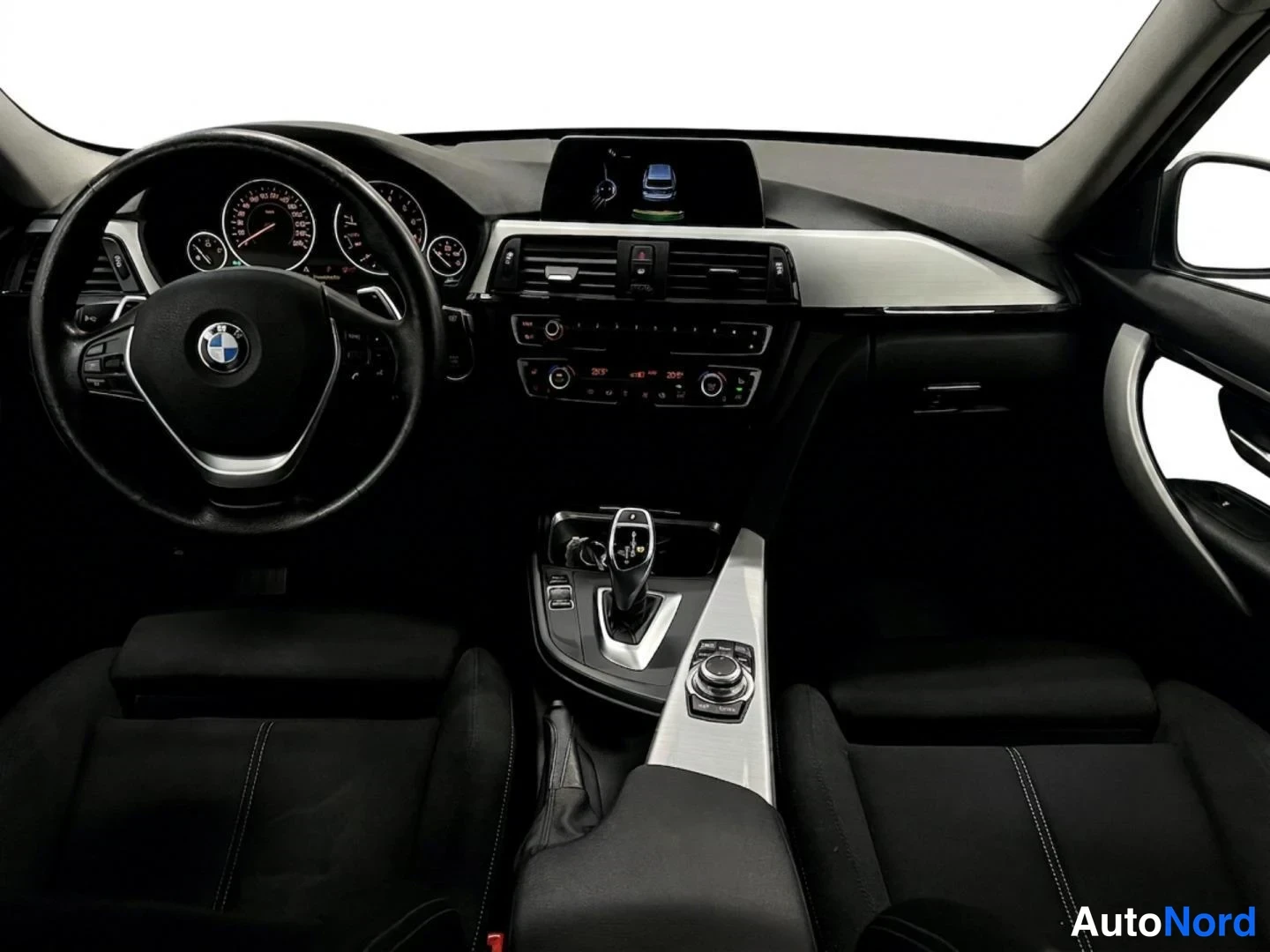 Harmaa BMW 320i xDrive 2015, ohjaamo, kuva 10
