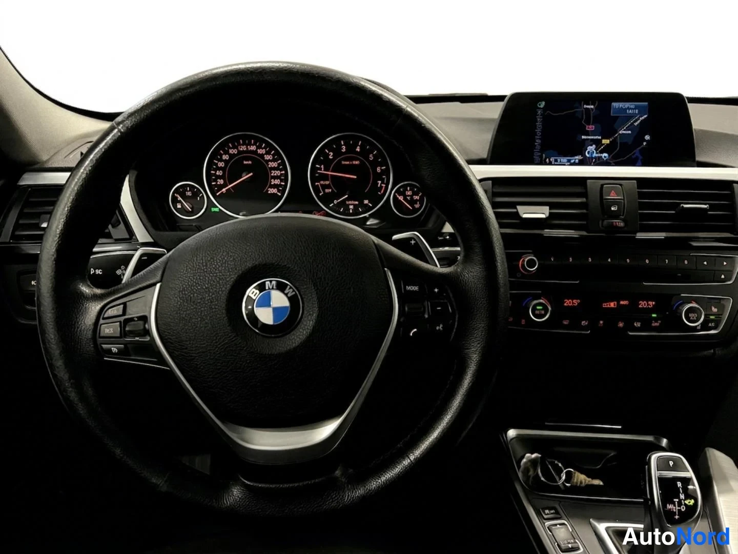 Harmaa BMW 320i xDrive 2015, ohjaamo, kuva 11